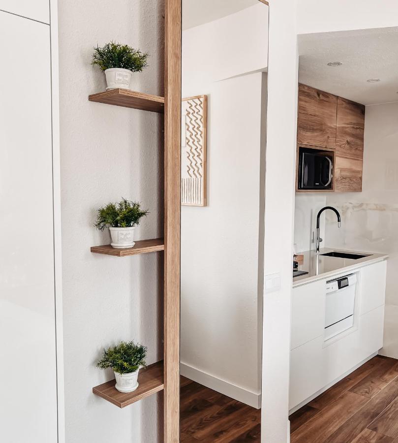 Emerald Palm Residence Адехе Екстериор снимка
