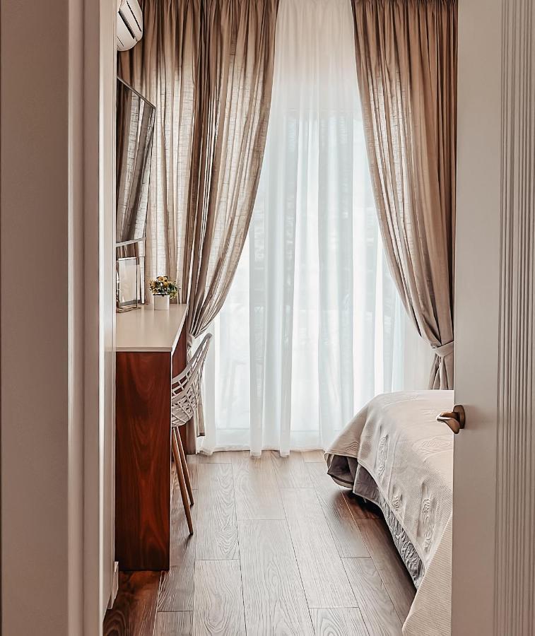 Emerald Palm Residence Адехе Екстериор снимка