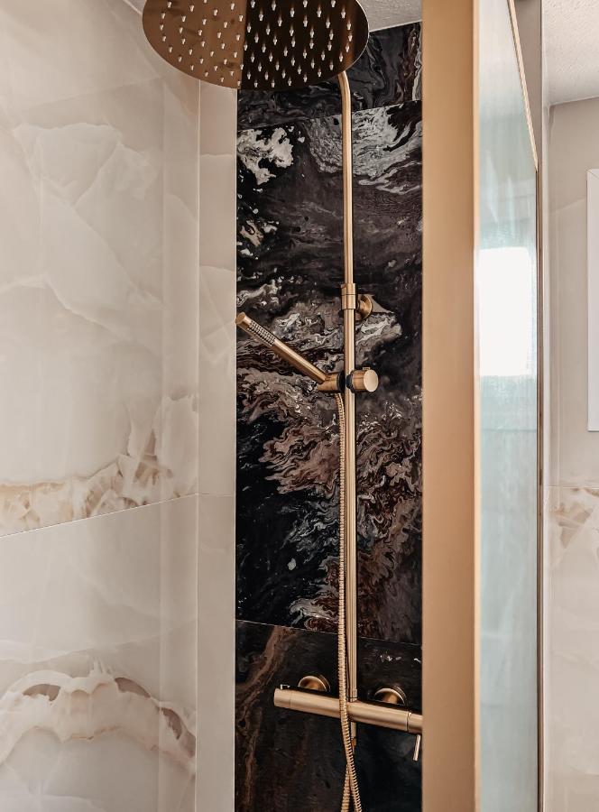 Emerald Palm Residence Адехе Екстериор снимка
