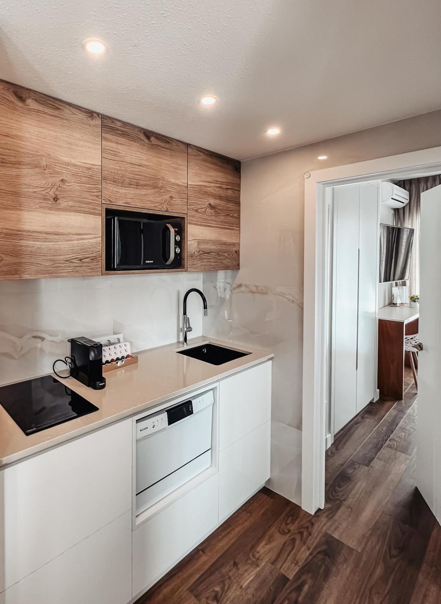 Emerald Palm Residence Адехе Екстериор снимка